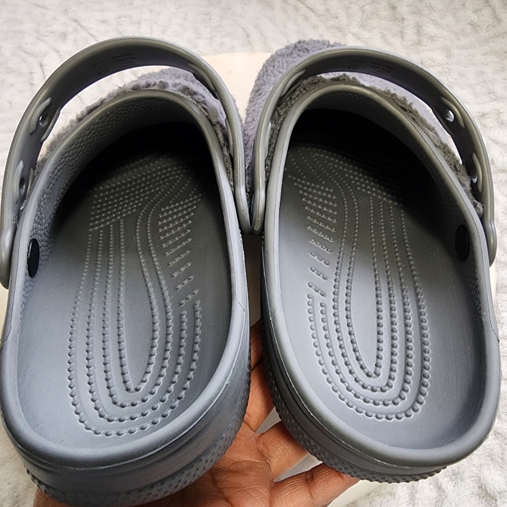 Crocs Classic Fuzz Mania Unisex Faux Fur Clogs Size Men's 9 Women's 11 Grey - Picture 5 of 11